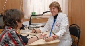 Measure blood pressure during a doctor's date